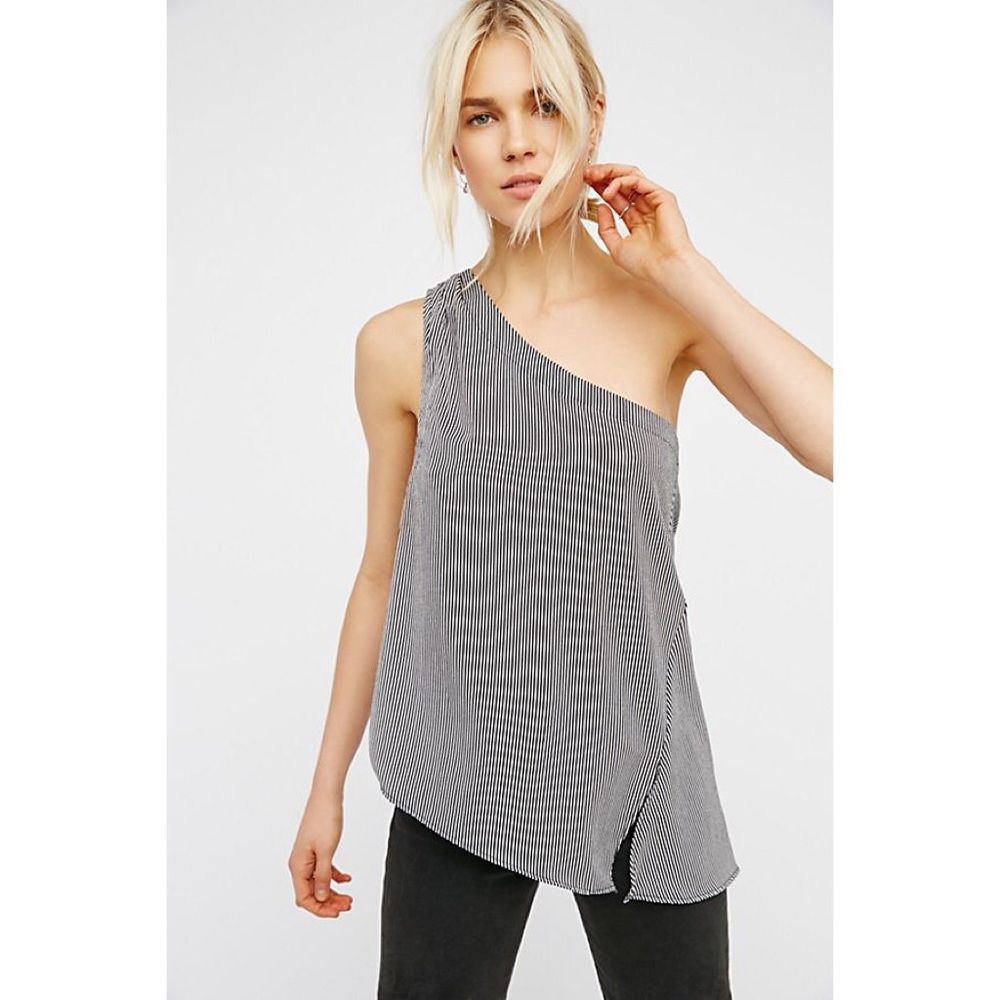 Free people echo’s moon top in black